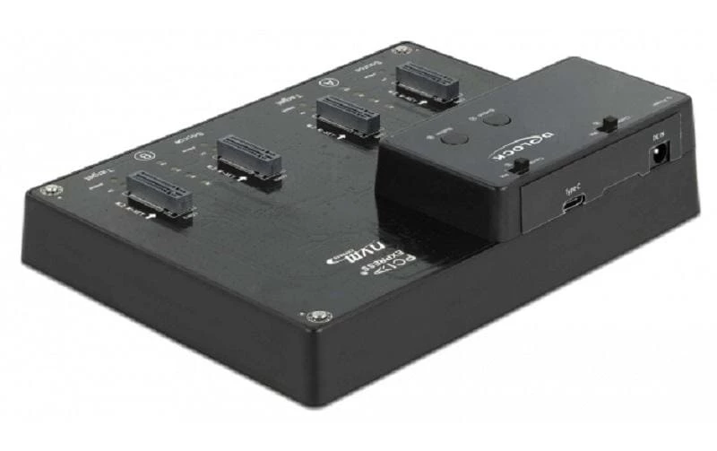 DeLock USB-C - 4x M.2 NVMe - Accessoires Supports De Mémoire
